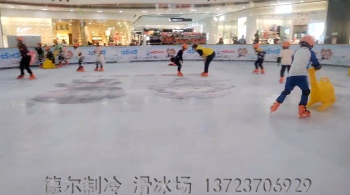 德爾制冷施工的莆田萬達廣場真冰場